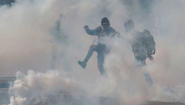 Напряженность между протестующими и полицией в Тулузе